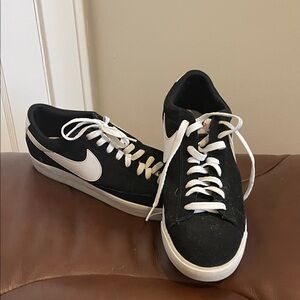 Nike Men's Black and White Sneakers